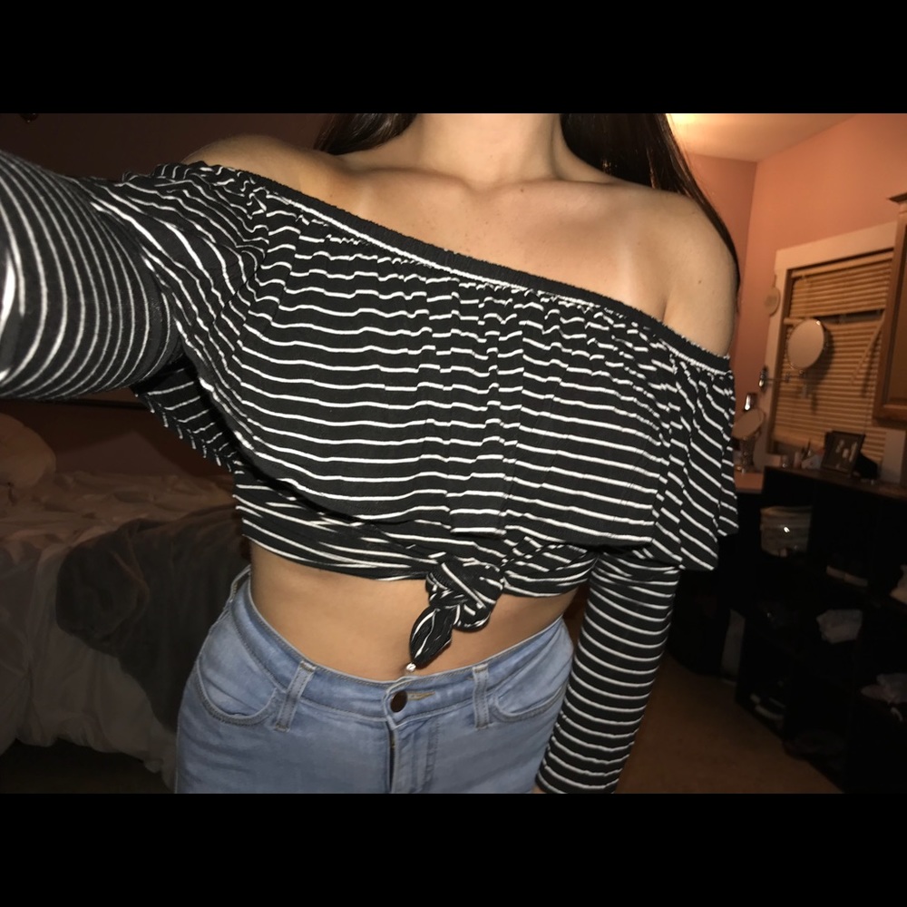 Black & White Stripped shoulder TOP